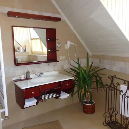 Bed & Breakfast Sarokhaz Vendeghaz *