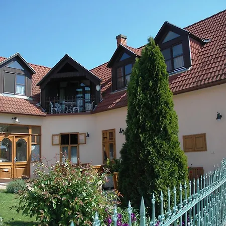Bed & Breakfast Sarokhaz Vendeghaz *